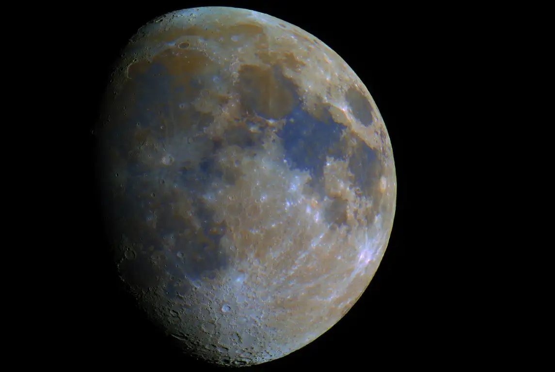 Mond in Echtfarben
